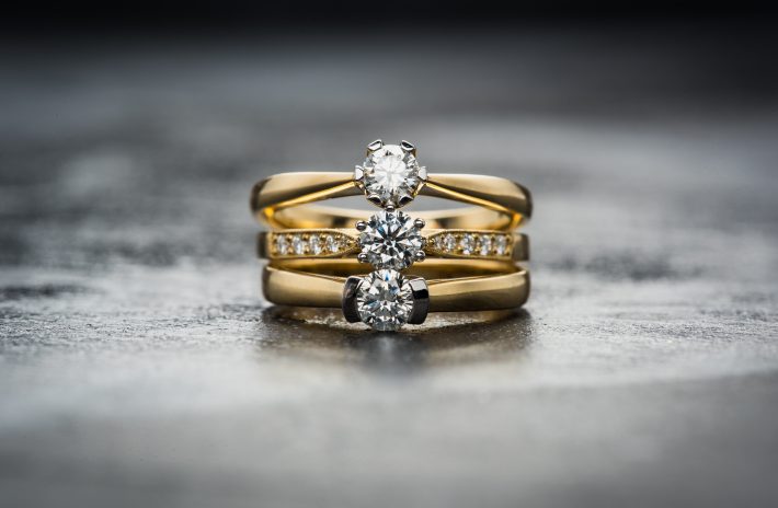 婚約指輪の地金の素材、何がいい？ゴールドorプラチナ