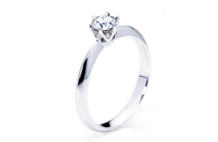 婚約指輪の印象を大きく左右する「セッティング」とは？