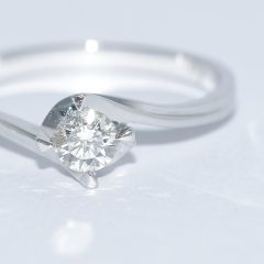 婚約指輪についての知識、男はどの程度身に付けるべき？