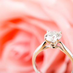 ホワイトゴールドの婚約指輪はコスパ◎の丈夫な優秀リング