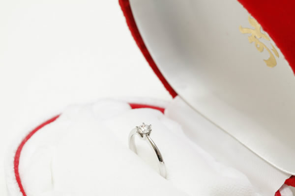 婚約指輪のダイヤの大きさってどう考えてる？