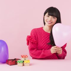 プロポーズにはプレゼントが不可欠！婚約指輪以外で使えるプレゼント10選